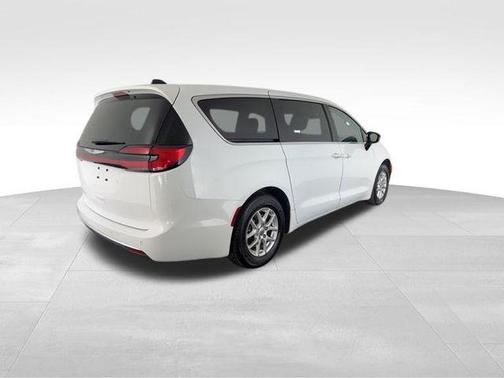 2024 Chrysler Pacifica Touring-L