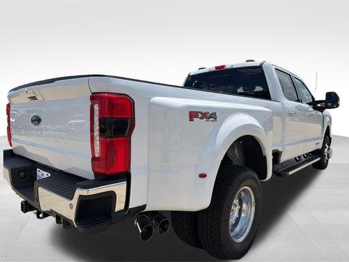 Oxford White 2026 Ford F-350 Lariat Super Duty