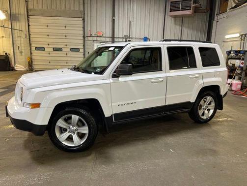 Bright White Clearcoat 2017 Jeep Patriot Sport
