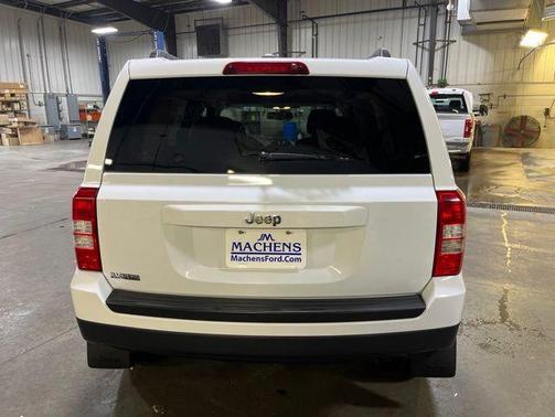 Bright White Clearcoat 2017 Jeep Patriot Sport