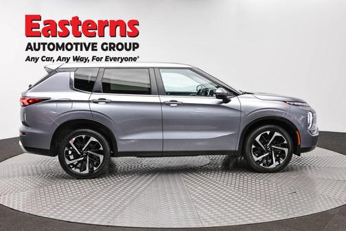 Gray 2024 Mitsubishi Outlander SE