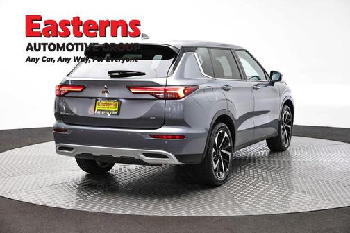 Gray 2024 Mitsubishi Outlander SE
