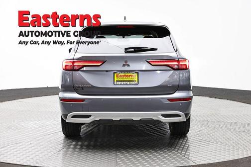 Gray 2024 Mitsubishi Outlander SE
