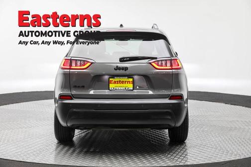 Sting Gray Clearcoat 2023 Jeep Cherokee Altitude Lux