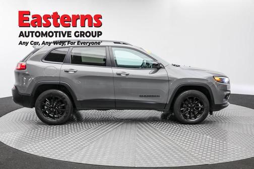 Sting Gray Clearcoat 2023 Jeep Cherokee Altitude Lux