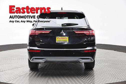 Black 2025 Mitsubishi Outlander SE
