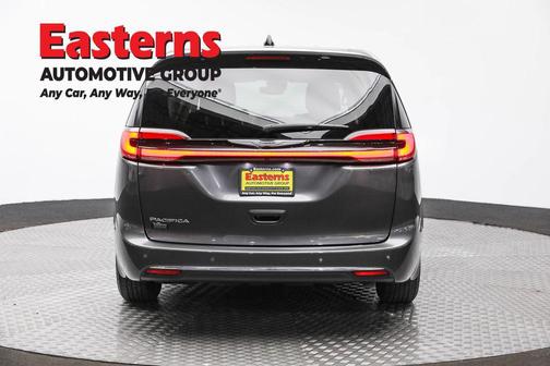 Granite Crystal Clearcoat Metallic 2023 Chrysler Pacifica Touring-L