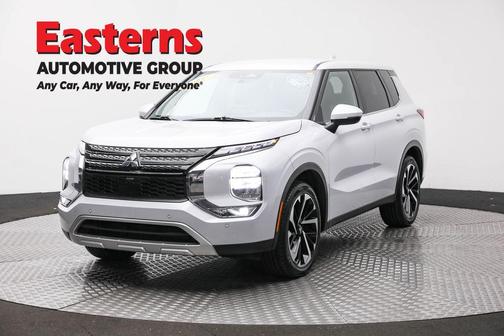 White 2024 Mitsubishi Outlander SE