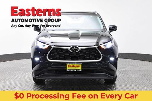 Midnight Black Metallic 2021 Toyota Highlander XLE