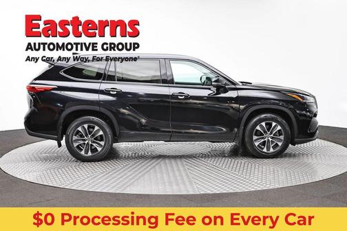 Midnight Black Metallic 2021 Toyota Highlander XLE