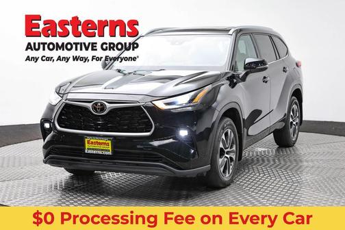 Midnight Black Metallic 2021 Toyota Highlander XLE