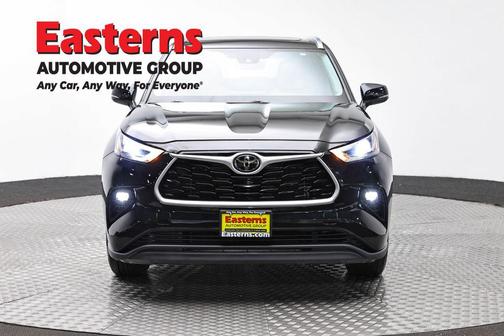 Midnight Black Metallic 2021 Toyota Highlander XLE