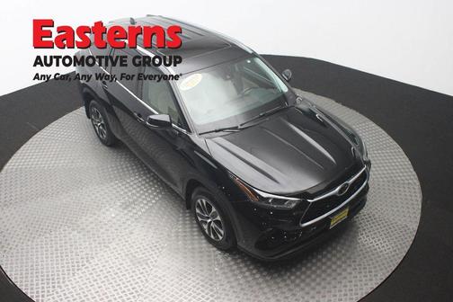 Midnight Black Metallic 2021 Toyota Highlander XLE