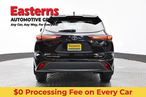 Midnight Black Metallic 2021 Toyota Highlander XLE