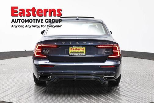 Blue 2022 Volvo S60 B5 Momentum