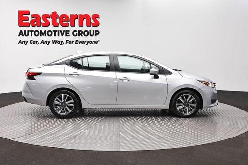 Brilliant Silver Metallic 2023 Nissan Versa 1.6 SV