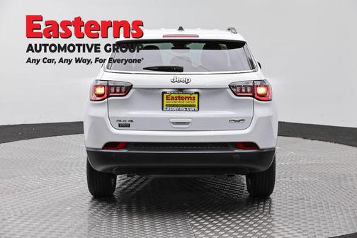Bright White Clearcoat 2024 Jeep Compass Latitude