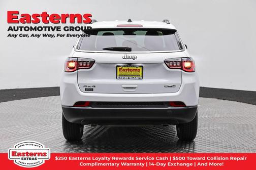 Bright White Clearcoat 2024 Jeep Compass Latitude
