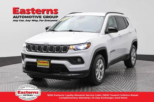 Bright White Clearcoat 2024 Jeep Compass Latitude