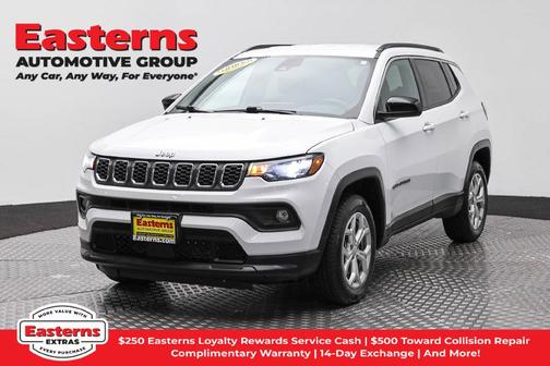 Bright White Clearcoat 2024 Jeep Compass Latitude