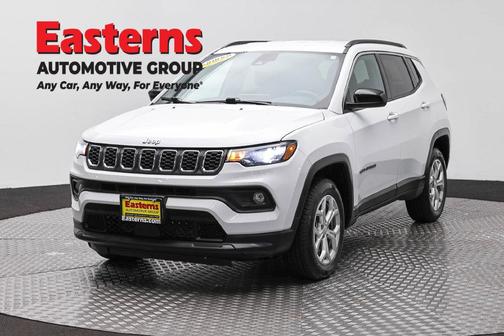 Bright White Clearcoat 2024 Jeep Compass Latitude