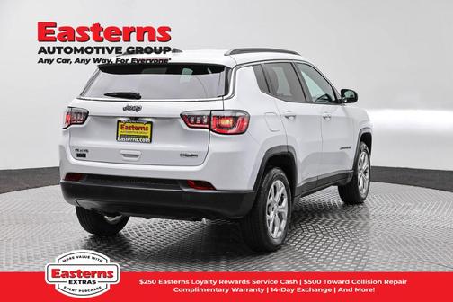 Bright White Clearcoat 2024 Jeep Compass Latitude