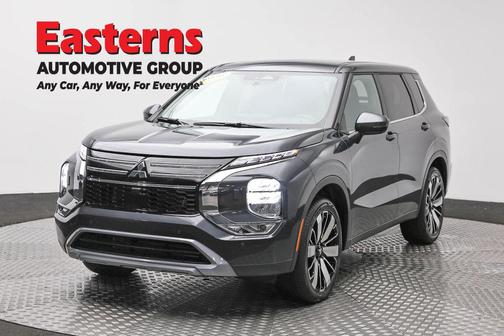 Gray 2025 Mitsubishi Outlander SE