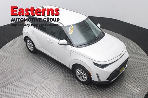 Snow White Pearl 2024 Kia Soul LX