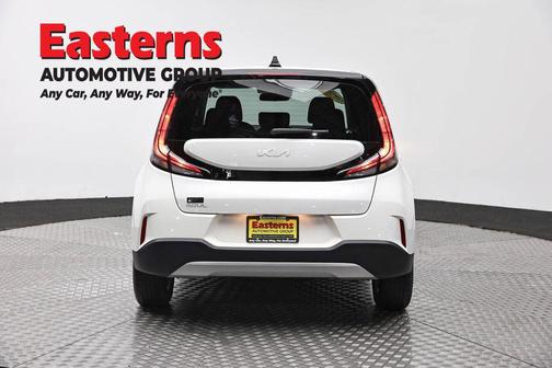 Snow White Pearl 2024 Kia Soul LX