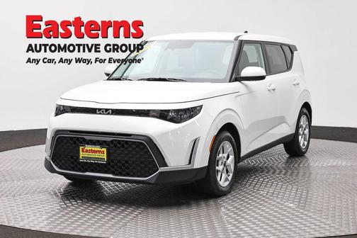 Snow White Pearl 2024 Kia Soul LX