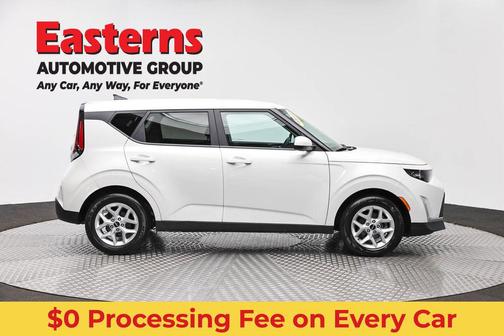 Snow White Pearl 2024 Kia Soul LX