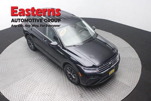 Deep Black Pearl Effect 2024 Volkswagen Tiguan 2.0T SE