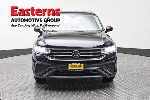 Deep Black Pearl Effect 2024 Volkswagen Tiguan 2.0T SE