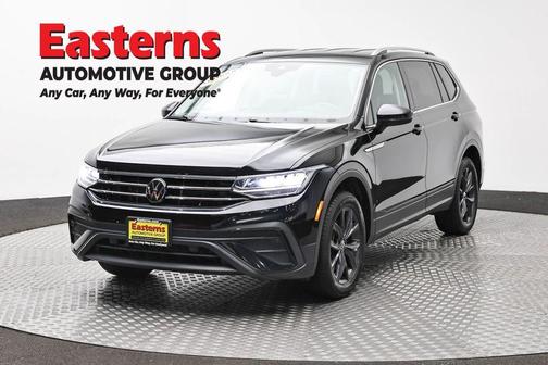Deep Black Pearl Effect 2024 Volkswagen Tiguan 2.0T SE