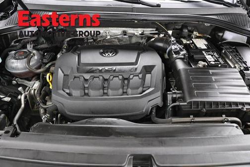 Deep Black Pearl Effect 2024 Volkswagen Tiguan 2.0T SE