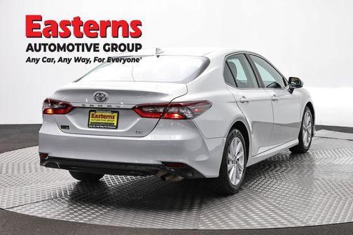 Ice 2023 Toyota Camry LE