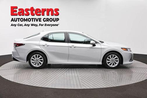 Ice 2023 Toyota Camry LE
