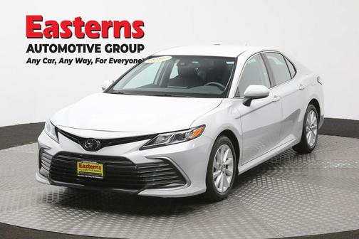 Ice 2023 Toyota Camry LE