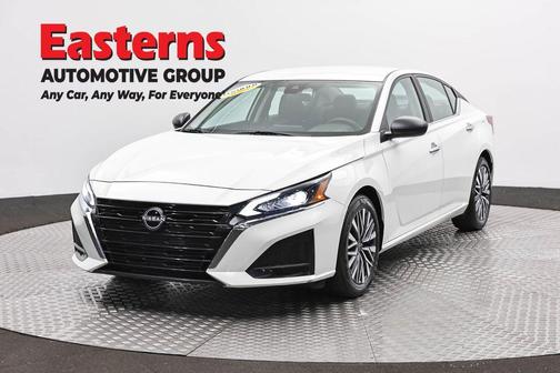 Glacier White 2025 Nissan Altima SV