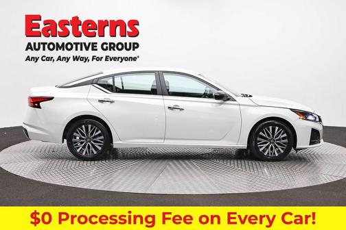Glacier White 2025 Nissan Altima SV