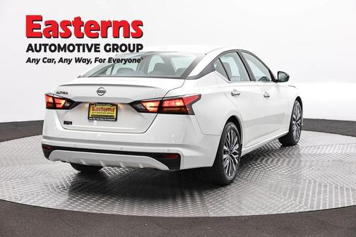 Glacier White 2025 Nissan Altima SV