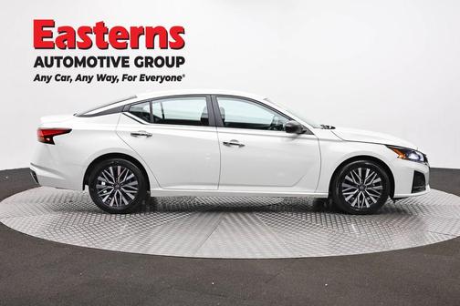 Glacier White 2025 Nissan Altima SV