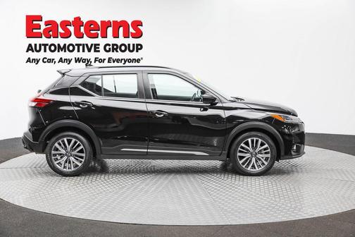 Super Black 2024 Nissan Kicks SR