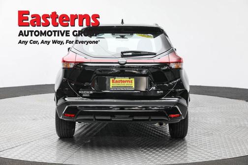 Super Black 2024 Nissan Kicks SR