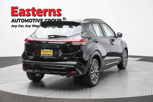 Super Black 2024 Nissan Kicks SR