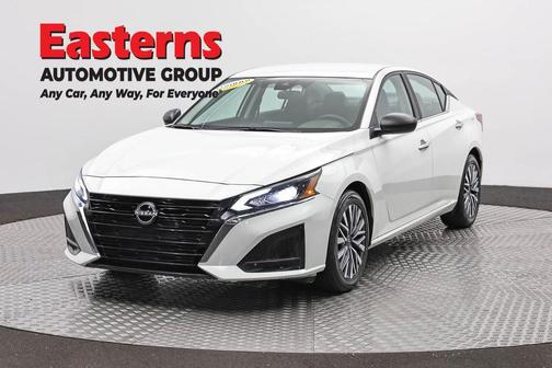 Glacier White 2025 Nissan Altima SV