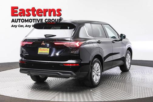 2025 Mitsubishi Outlander ES