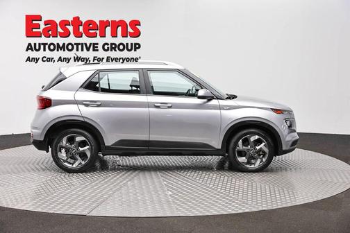 Shimmering Silver 2023 Hyundai VENUE SEL