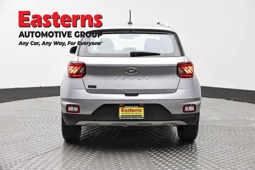 Shimmering Silver 2023 Hyundai VENUE SEL