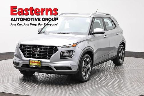 Shimmering Silver 2023 Hyundai VENUE SEL